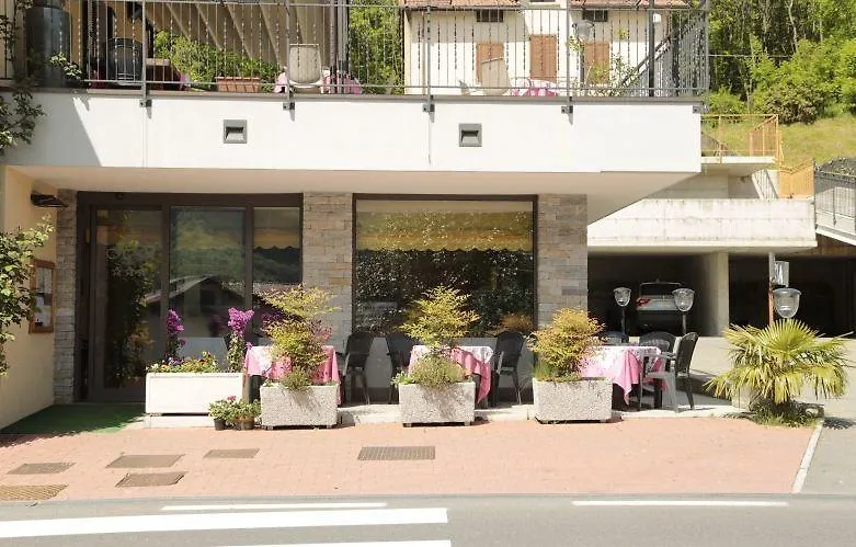 סן פדלה אינטלבי Hotel Ristorante Vittoria  סן פדלה אינטלבי