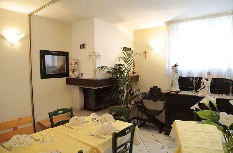 סן פדלה אינטלבי Hotel Ristorante Vittoria 3*, סן פדלה אינטלבי
